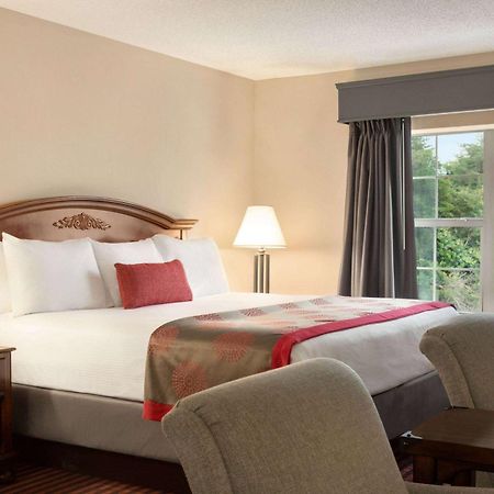 Отель Ramada By Wyndham Pigeon Forge North Экстерьер фото
