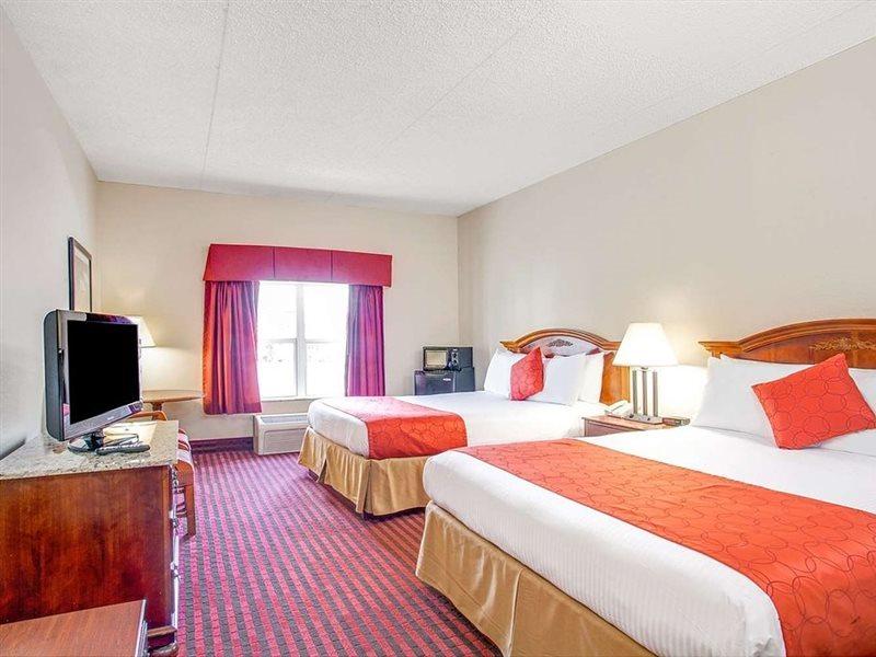 Отель Ramada By Wyndham Pigeon Forge North Экстерьер фото