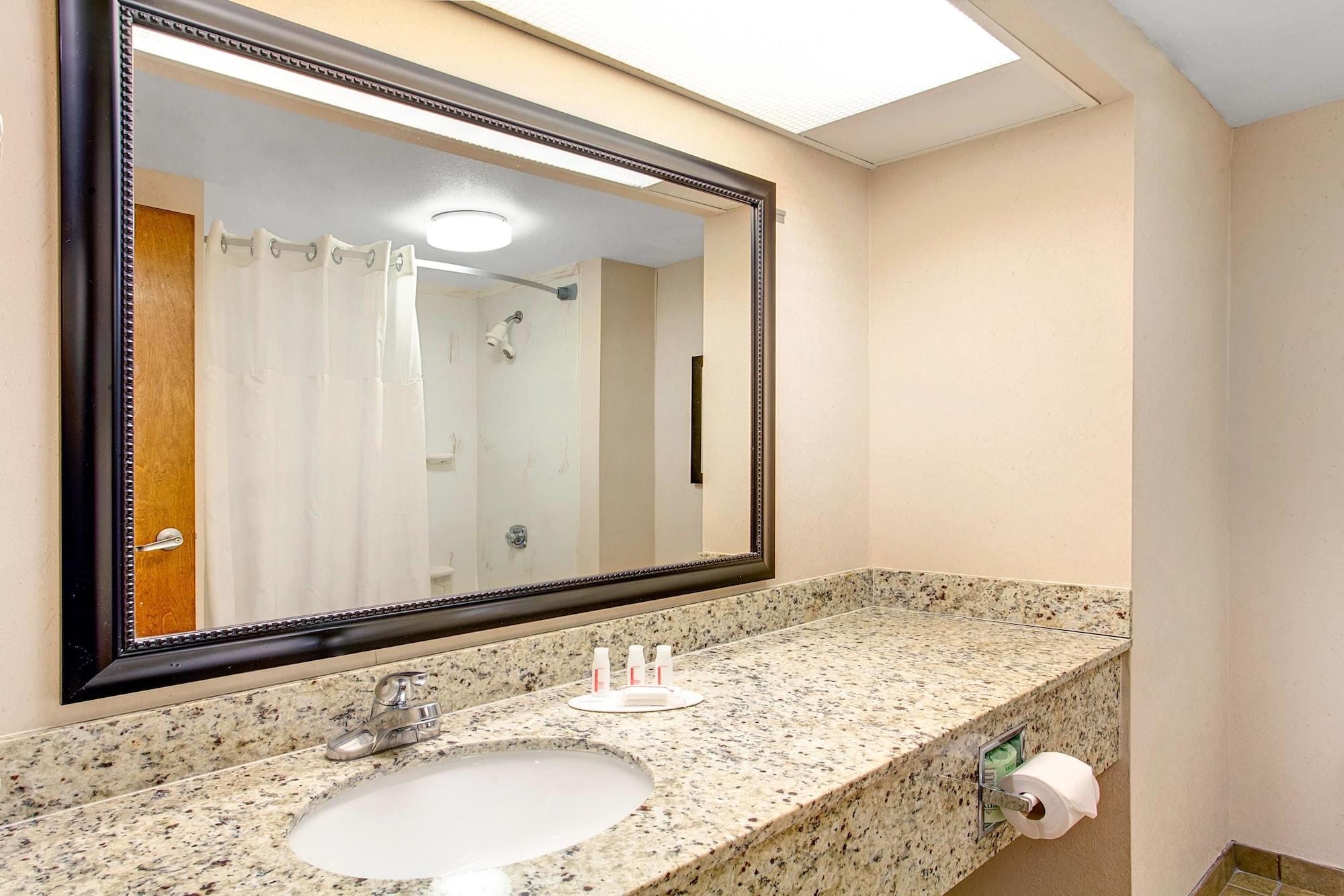 Отель Ramada By Wyndham Pigeon Forge North Экстерьер фото