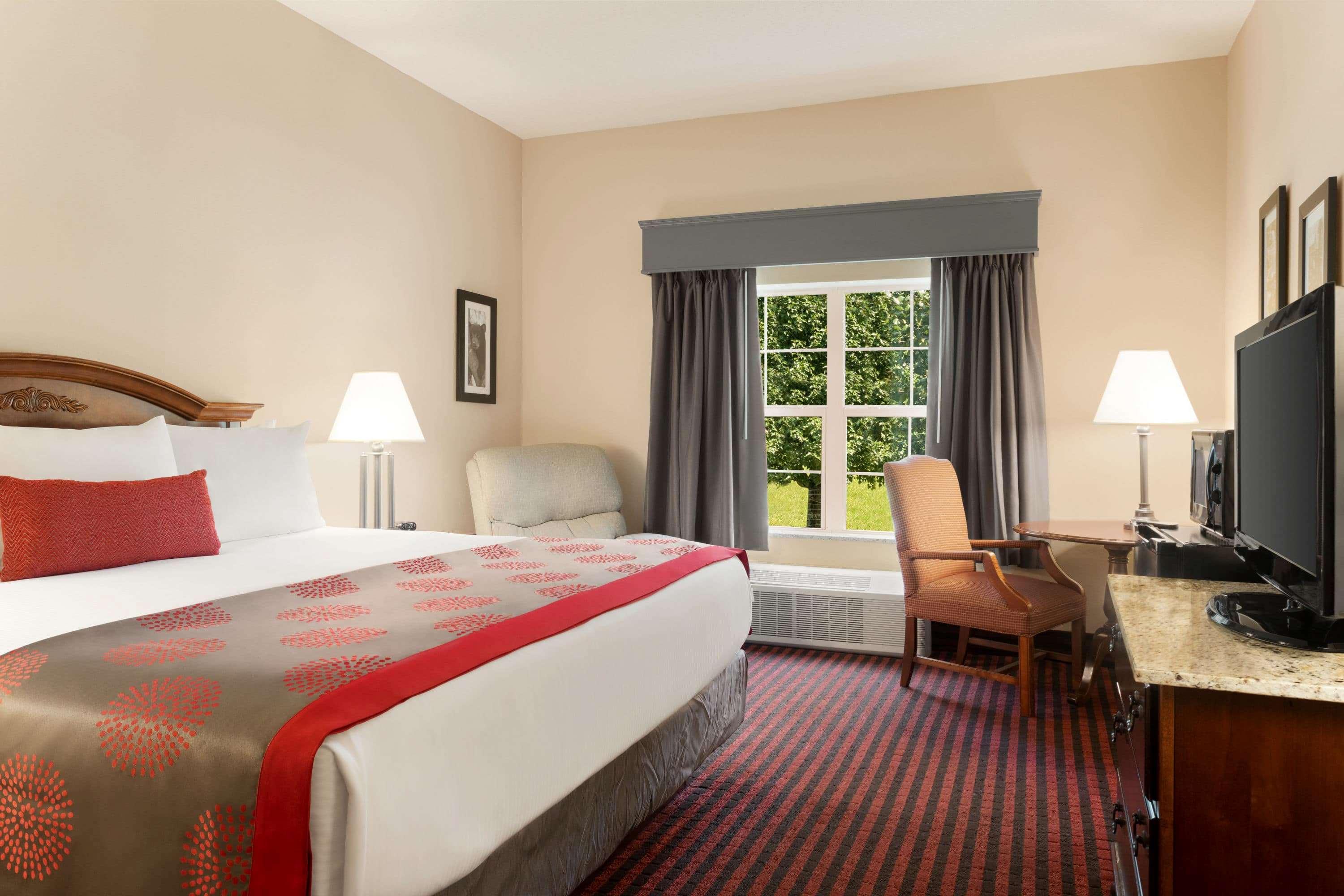 Отель Ramada By Wyndham Pigeon Forge North Экстерьер фото