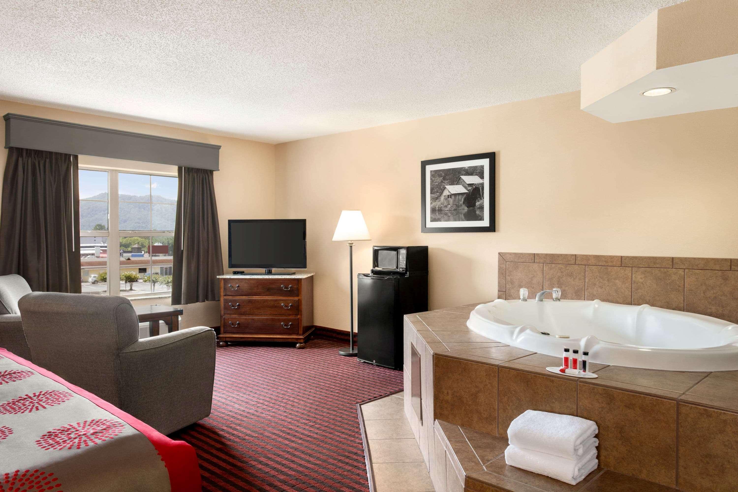 Отель Ramada By Wyndham Pigeon Forge North Экстерьер фото