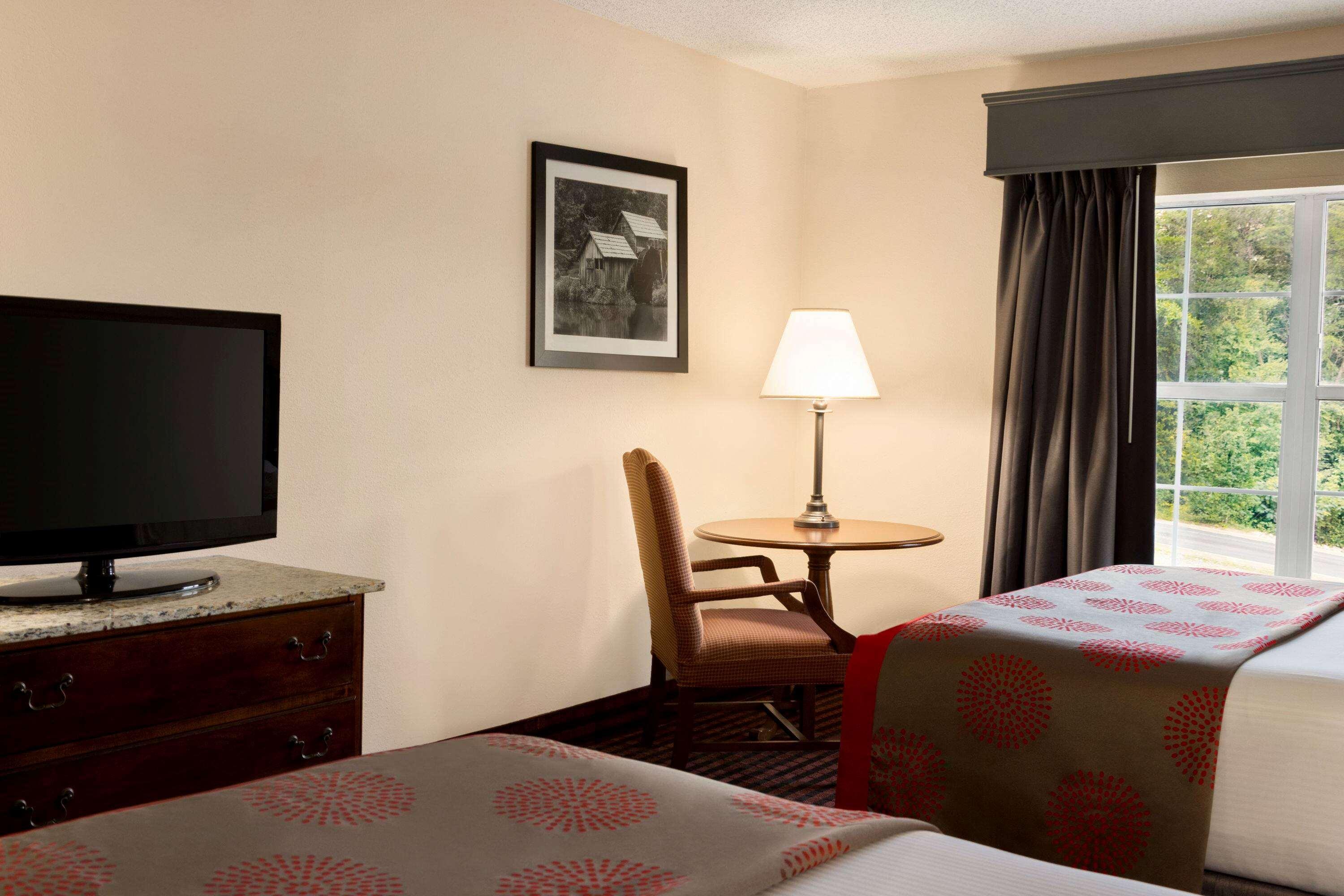 Отель Ramada By Wyndham Pigeon Forge North Экстерьер фото