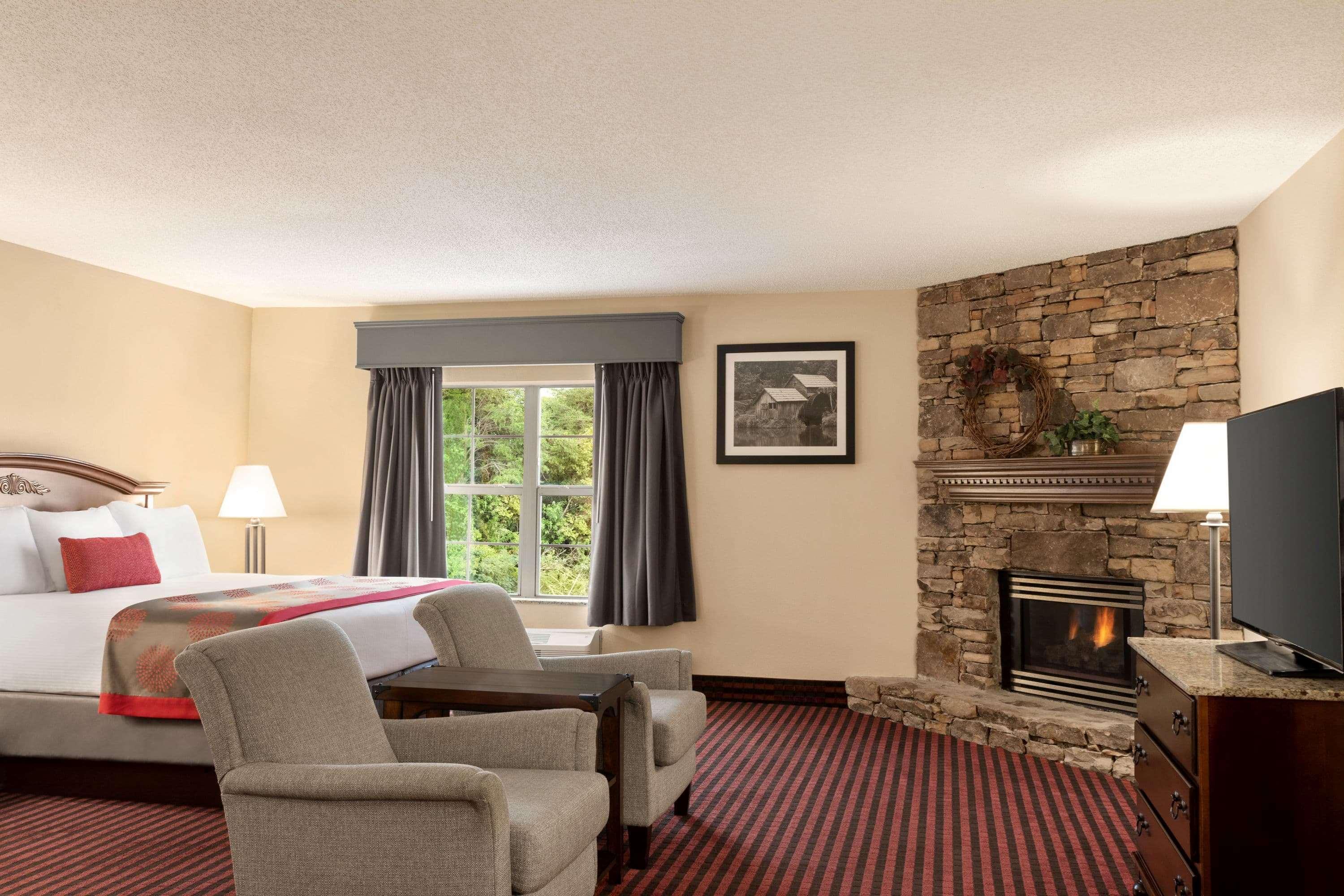 Отель Ramada By Wyndham Pigeon Forge North Экстерьер фото