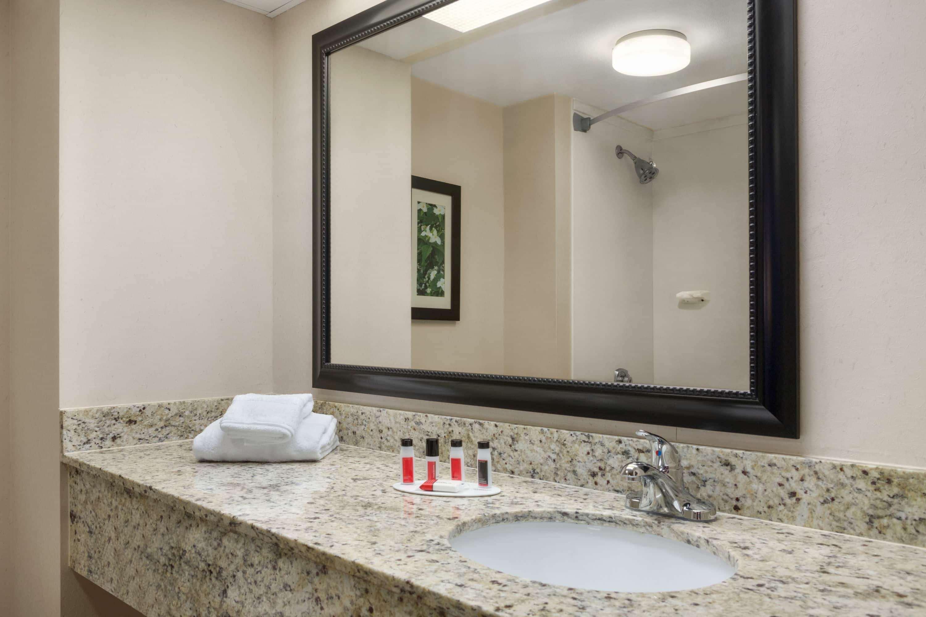Отель Ramada By Wyndham Pigeon Forge North Экстерьер фото