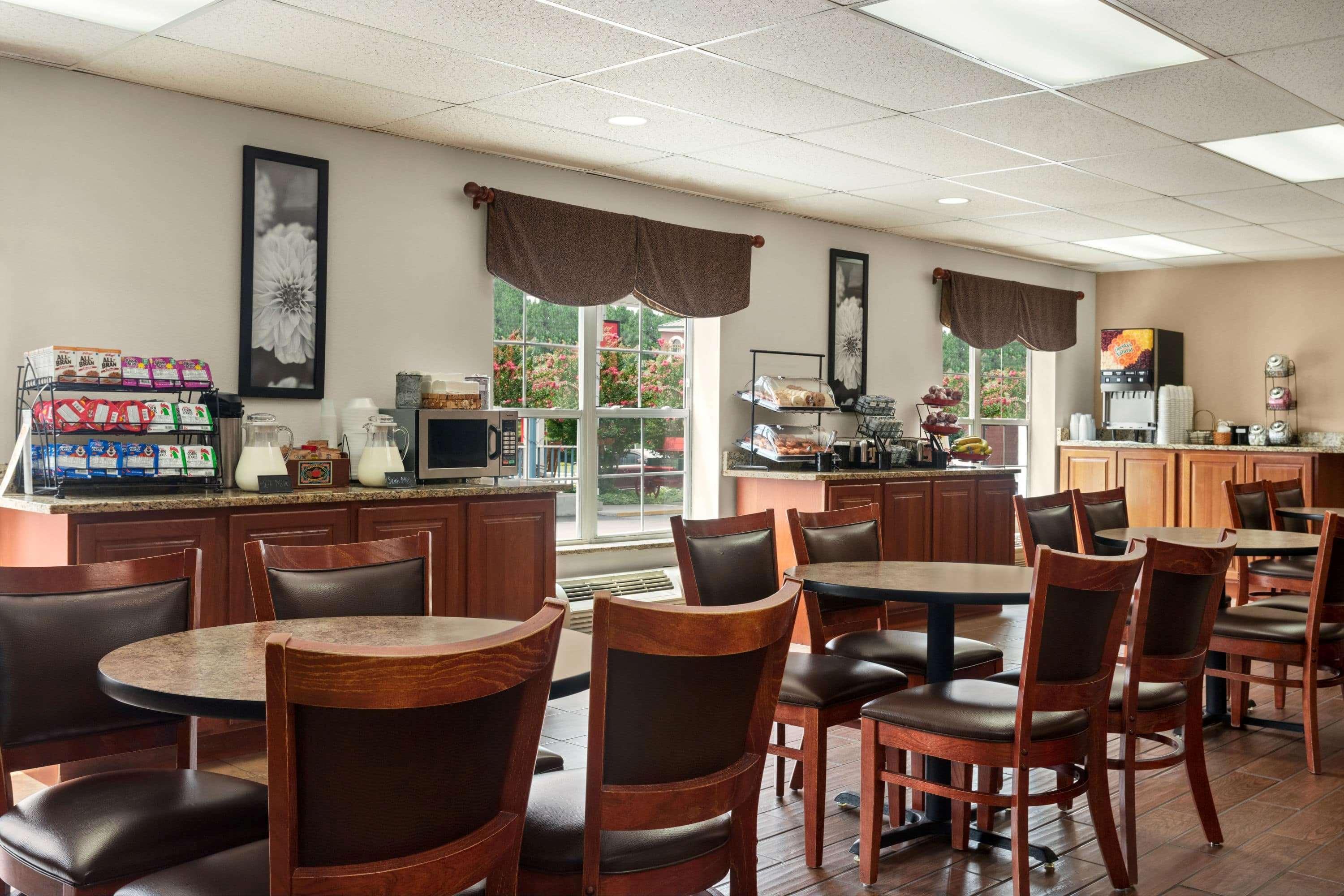 Отель Ramada By Wyndham Pigeon Forge North Экстерьер фото