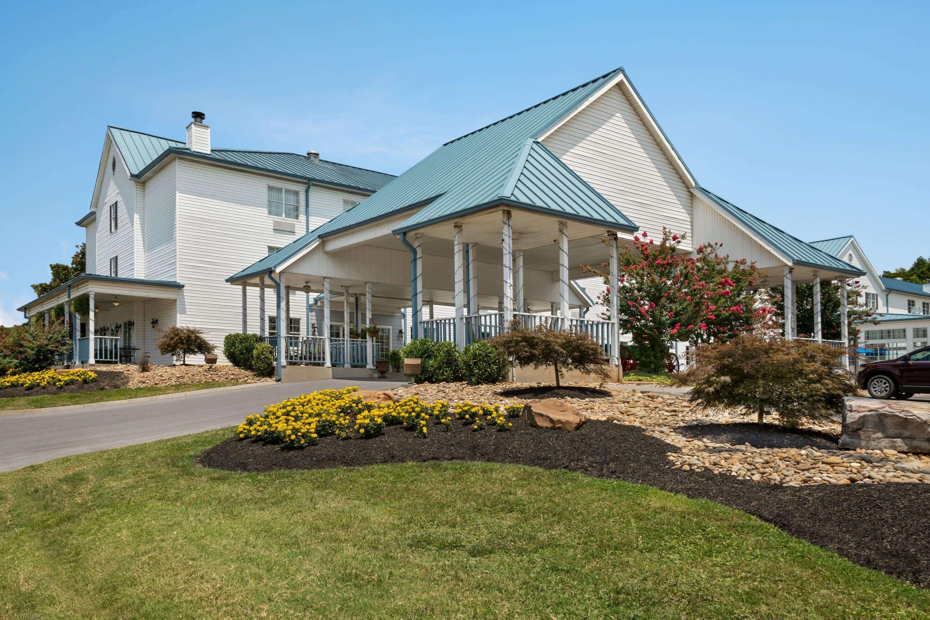 Отель Ramada By Wyndham Pigeon Forge North Экстерьер фото