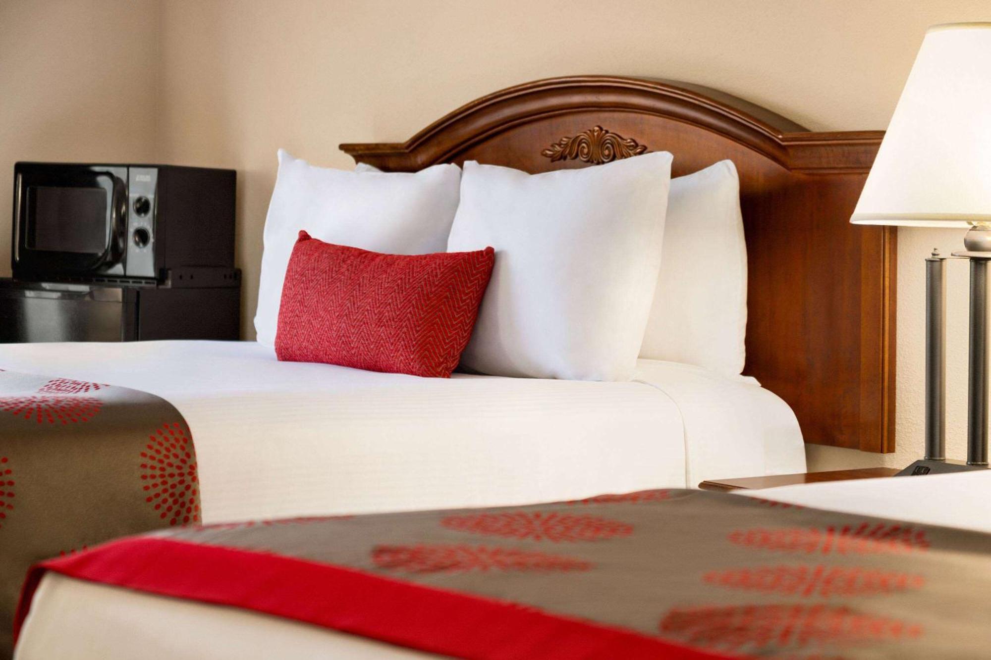Отель Ramada By Wyndham Pigeon Forge North Экстерьер фото