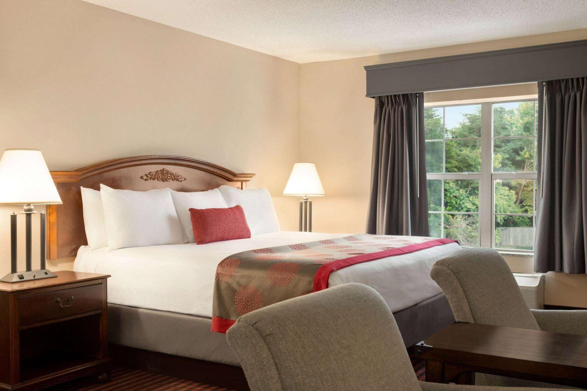 Отель Ramada By Wyndham Pigeon Forge North Экстерьер фото