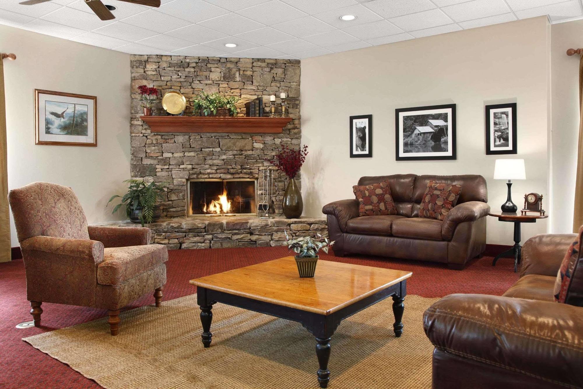 Отель Ramada By Wyndham Pigeon Forge North Экстерьер фото