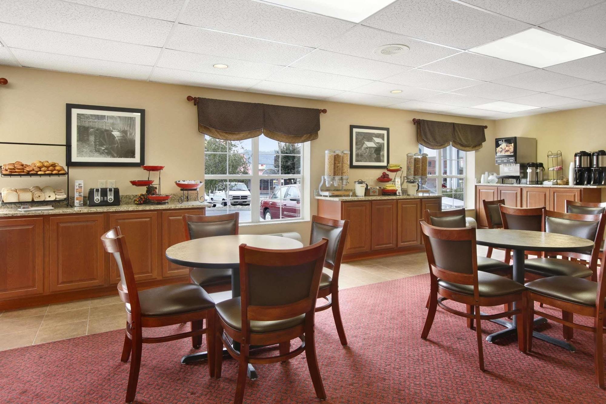Отель Ramada By Wyndham Pigeon Forge North Экстерьер фото