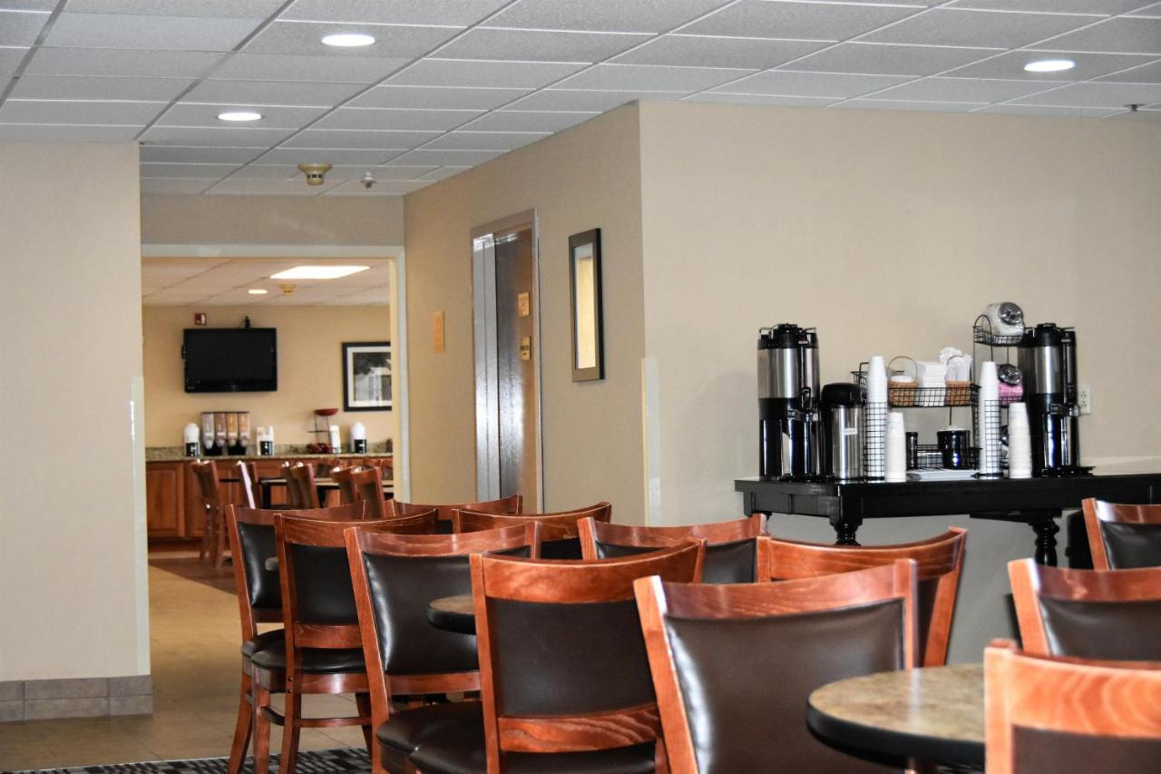 Отель Ramada By Wyndham Pigeon Forge North Экстерьер фото